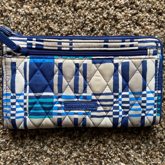 Vera Bradley RFID Wristlet - Picture 4 of 5